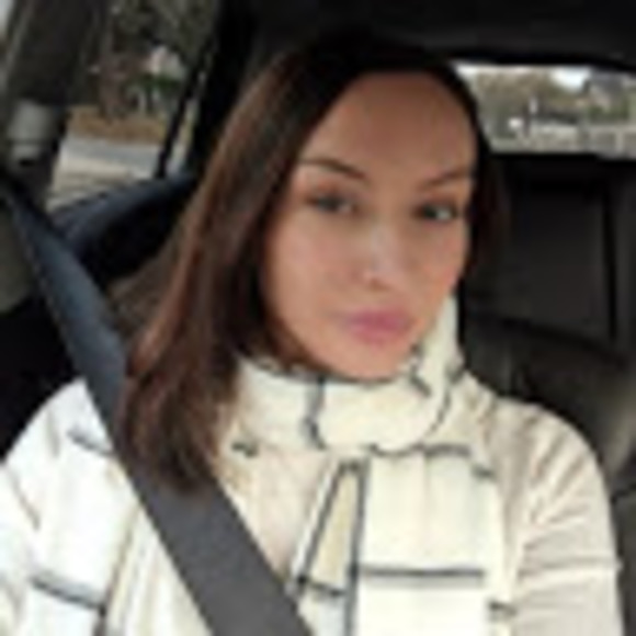 Meet your Posher, Alexandra - Picture 1 of 1